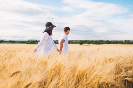 Photos de couple champ de blé