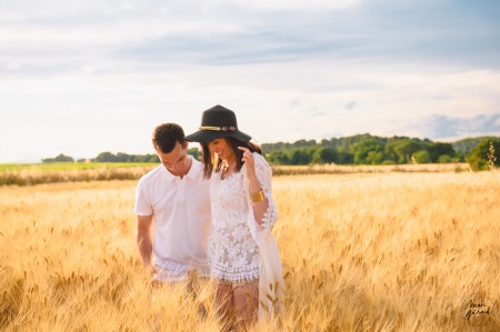 Photos de couple champ de blé